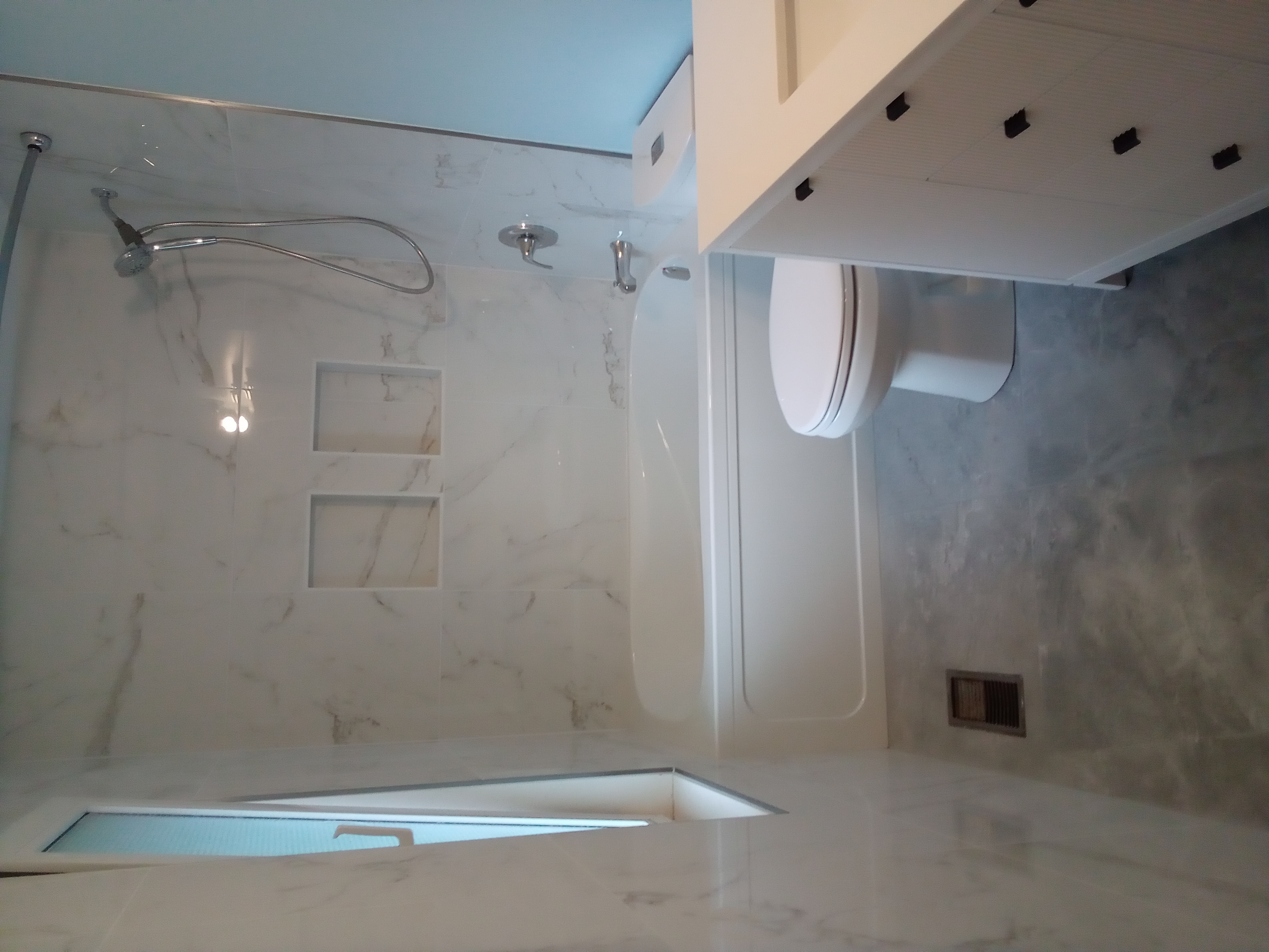 Bathrooms/20220606_171016.jpg